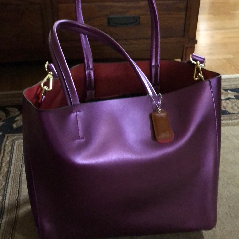 Adorable grape metallic leather reversible tote